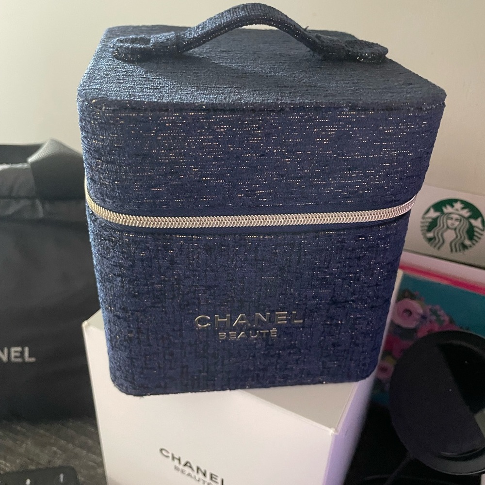 Chanel Beauté Midnight Blue Travel Case or Vanity